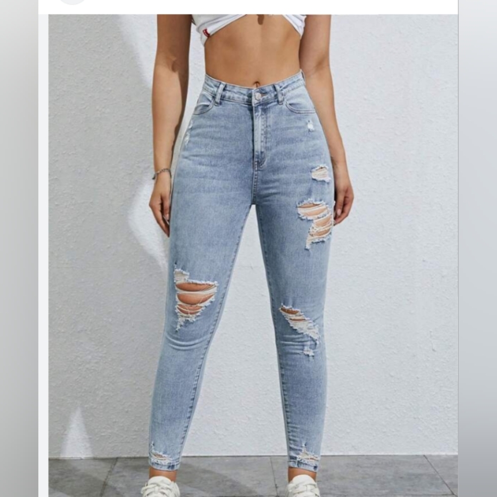 Ripped/distressed jeans